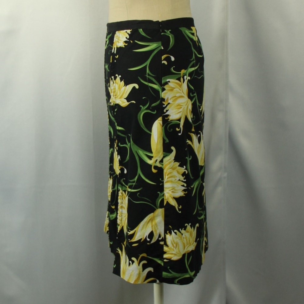 Xtraordinary Floral Patterned Skirt - Picture 2 of 6